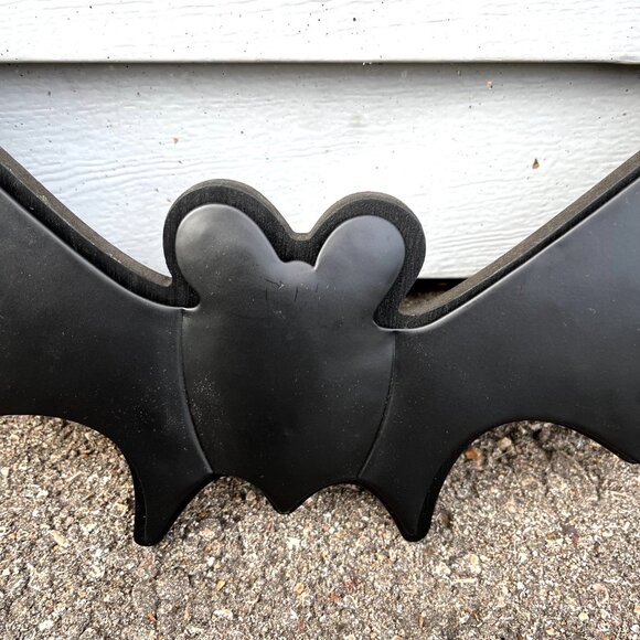Large Metal Bat Halloween Decoration Home Decor Wall Hanging Door Wreath - Picture 3 of 6
